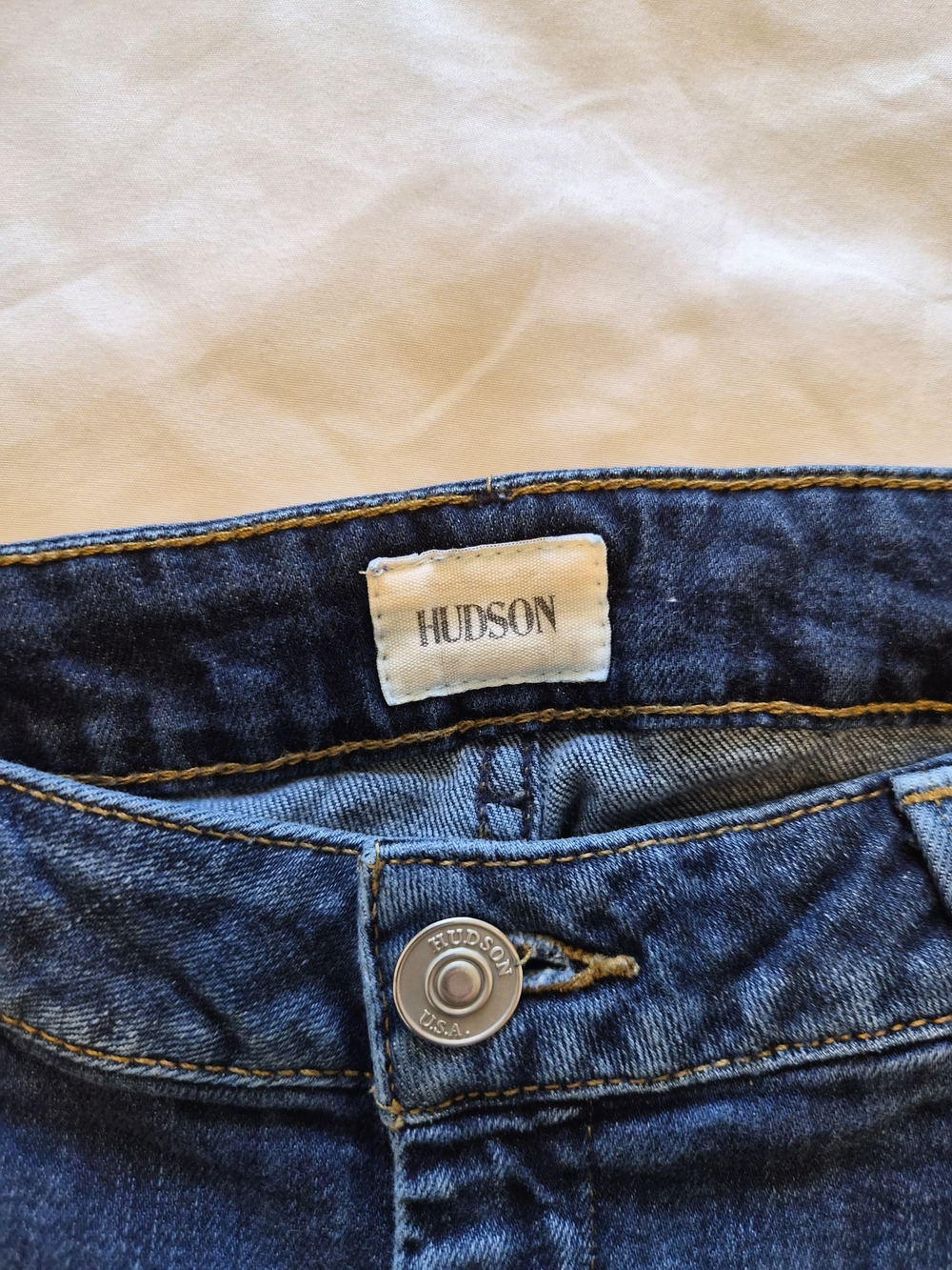 Hudson Jeans Dark Wash Low Rise Hampton Cuffed Shorts Size 27 - Picture 2 of 8